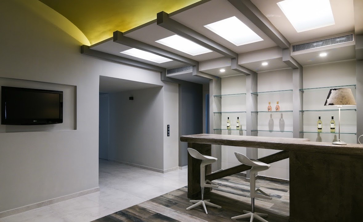 Sculpted Ceiling Bar