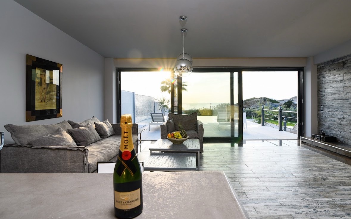 Sea-View Lounge